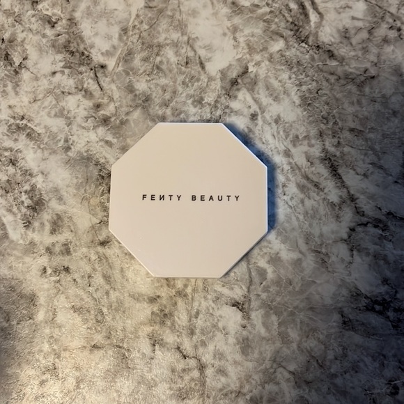 Fenty Beauty gold highlighter in Trophy Wife - Picture 4 of 6